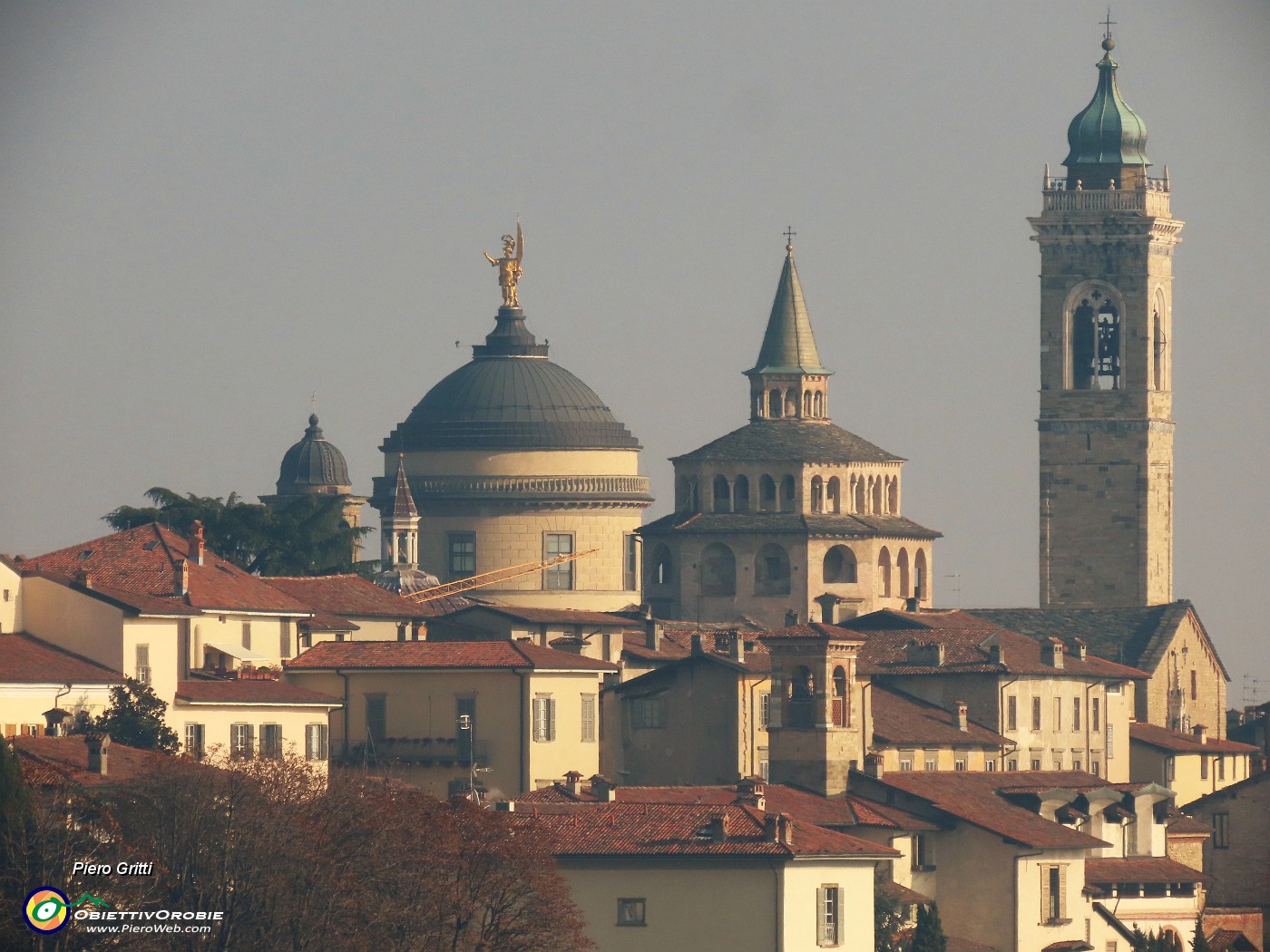 21 Splendida vista sulla Cupola del Duomo e ciborio- campanile di S. Maria Maggiore.JPG